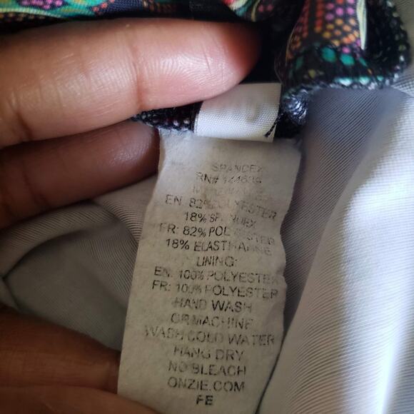 Onzie Leggings Mosaic Kaleidoscope Print Capri Mid Rise Sheer Active Size Medium - Picture 12 of 13